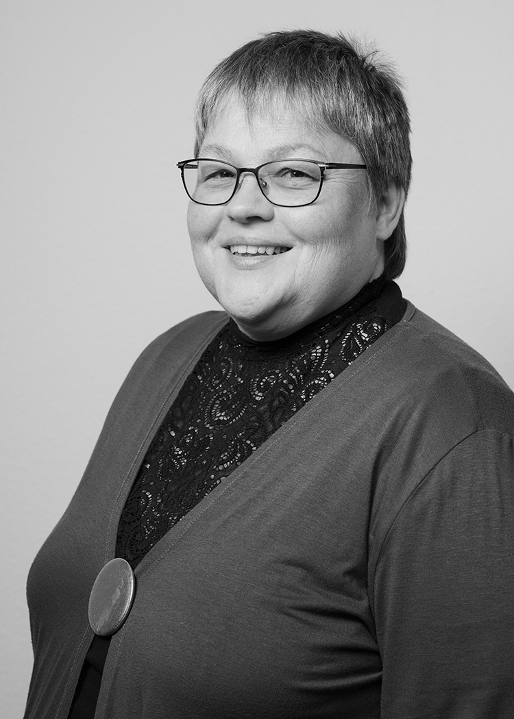 ANGELA BISCHOFF 博士
