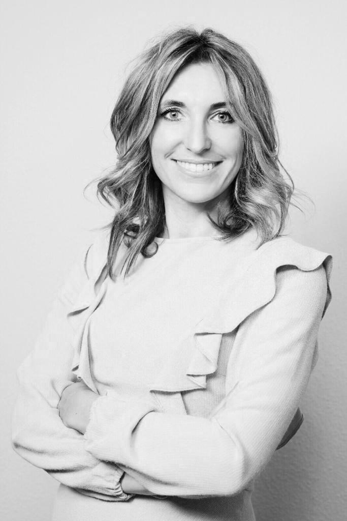 CLAUDIA HESSELMANN 博士